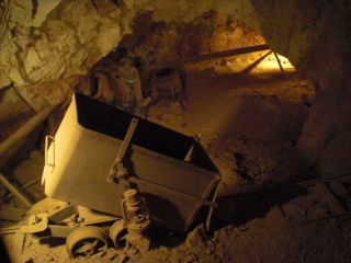 銀鉱山の中も見れる