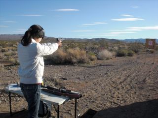 屋外射撃でワイルド・ウエスト体験